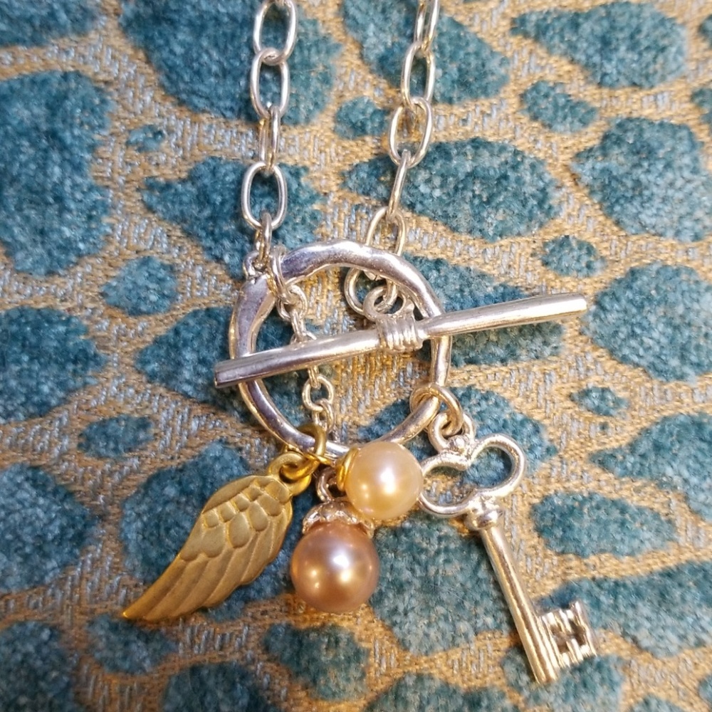 Vantel pearl necklace